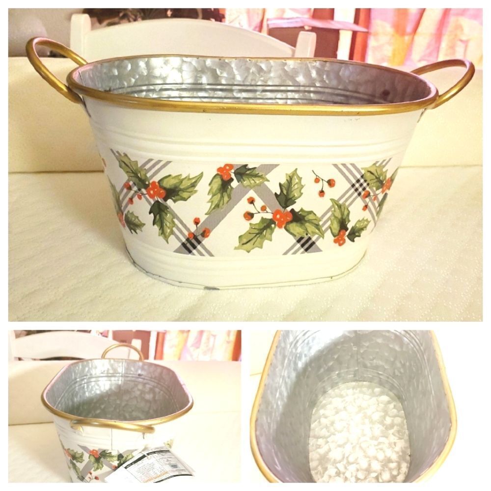 Ashland White Christmas Galvanized Tub